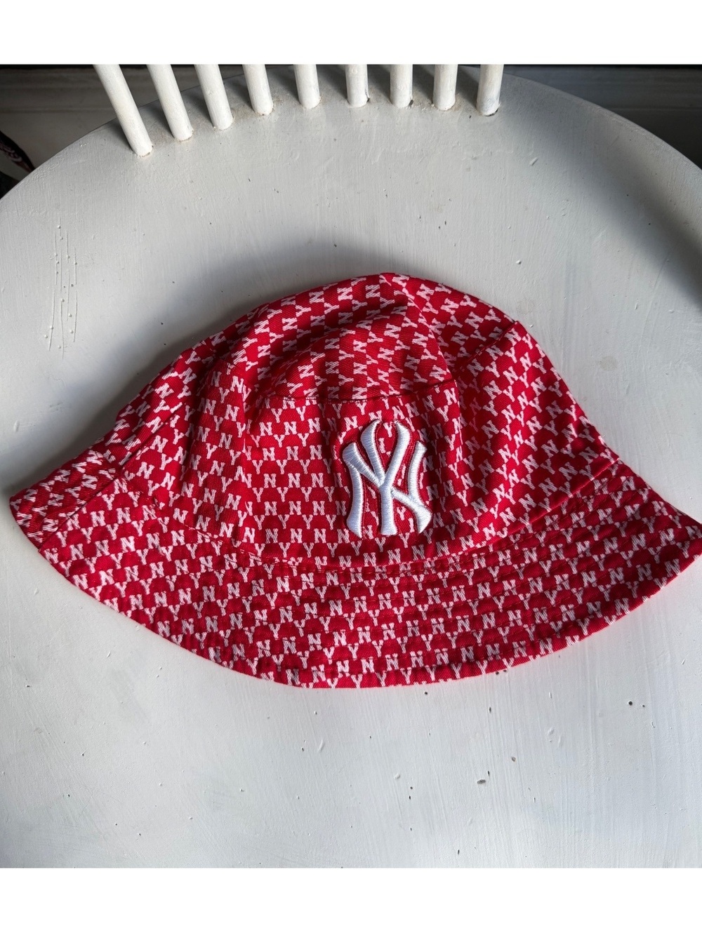 Reversible New York Yankees Red Bucket Hat